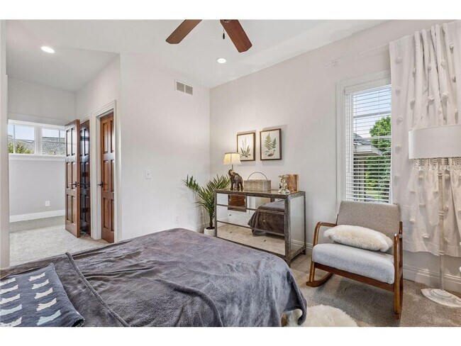 Building Photo - 15700 Portico Dr