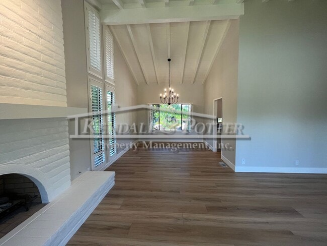 Building Photo - Beautifully Remodeled 4 Bed/2 Full Bath + ...