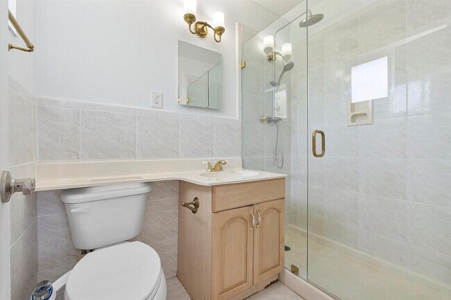 Building Photo - 1353 SE 7th Ct