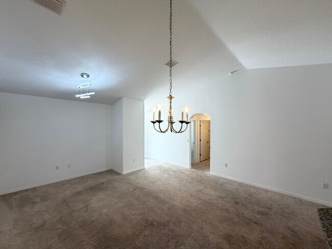 Building Photo - 10 Rainstone Ln