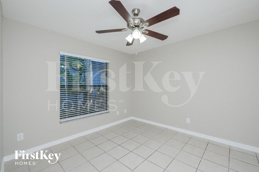 Building Photo - 906 Hart St