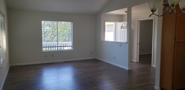 Building Photo - 19080stonegateroad.is4lease.com