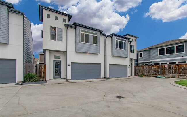 Building Photo - 8930 Spring Knoll Forest Dr