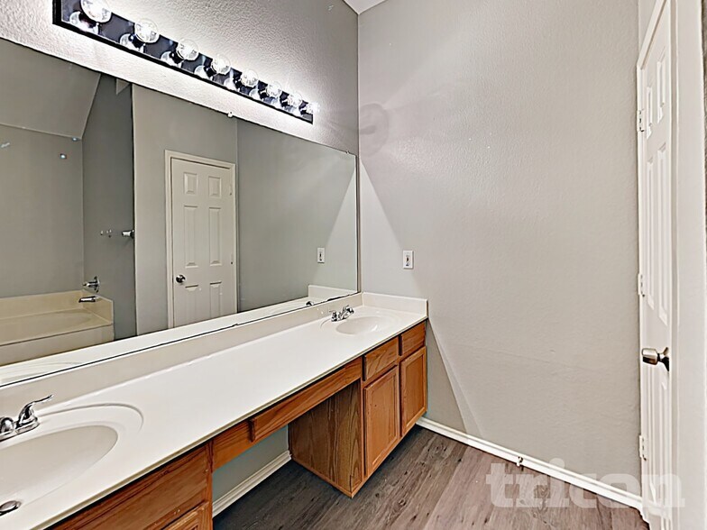 Building Photo - 2109 Pecan Creek Dr