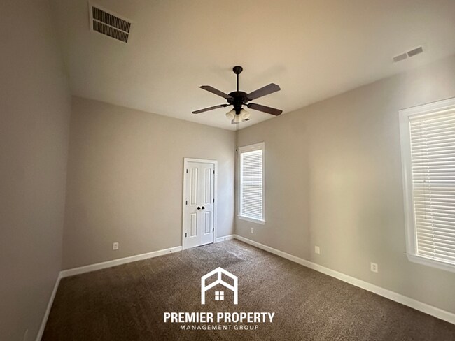 Building Photo - 6942 Lagrange Grove Dr