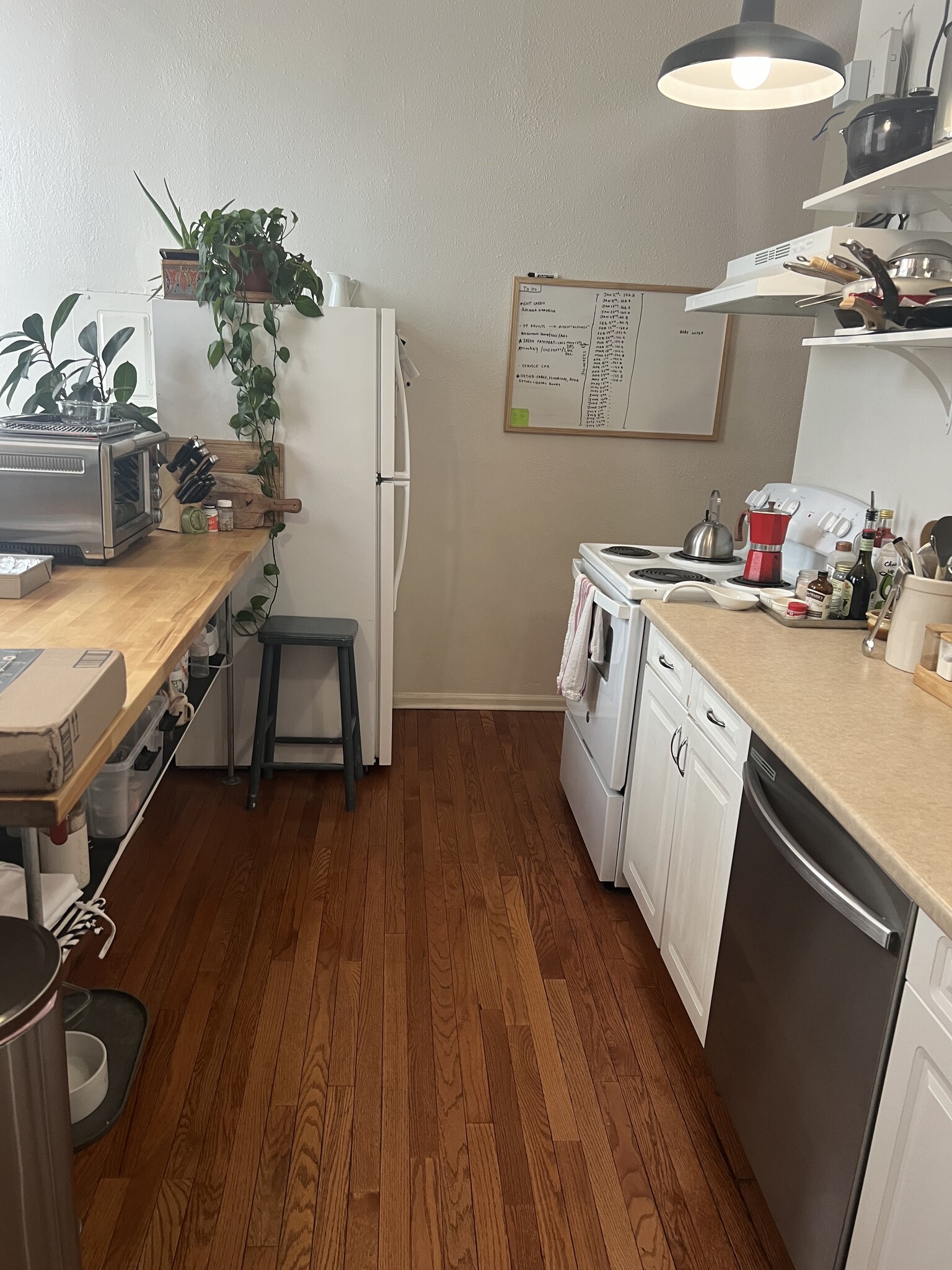 Kitchen - 302 E Uintah St