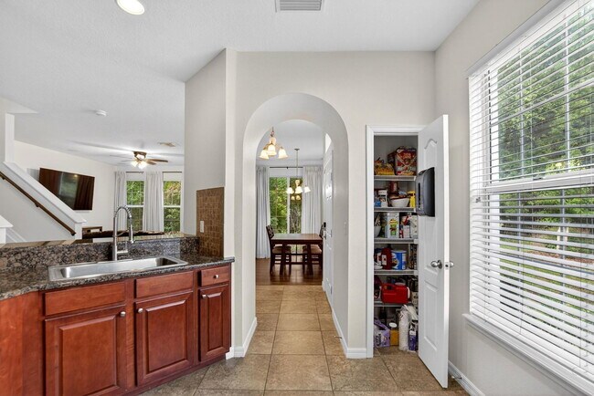 Building Photo - 714 Ashentree Dr