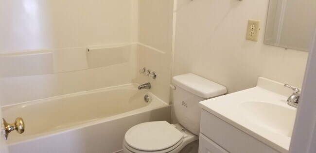Building Photo - Cozy 2 Bedroom 1 bath located in heart of Crewe- Convenient to Fort Pickett