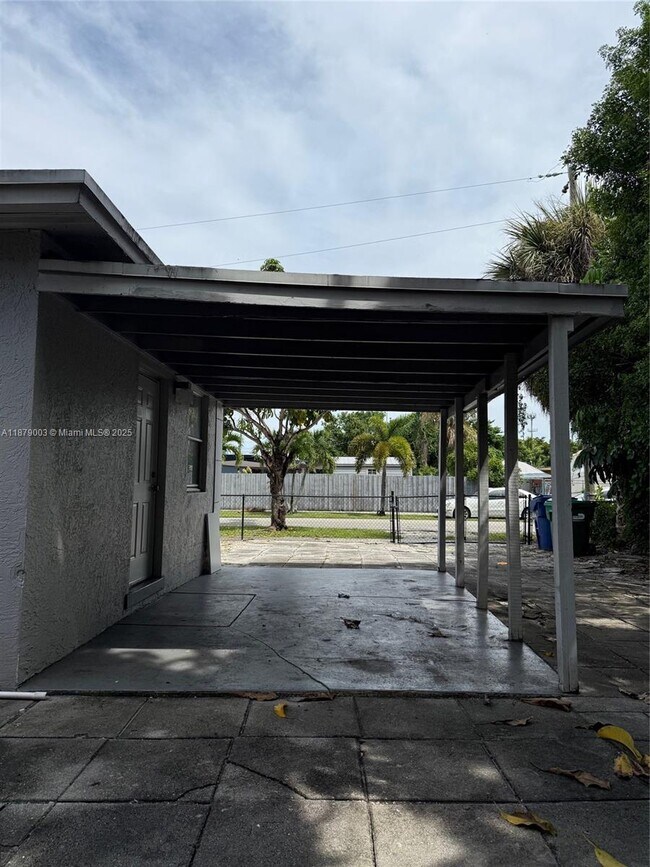 Building Photo - 600 NW 116th Terrace