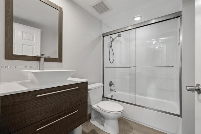 Building Photo - 1755 E Hallandale Beach Blvd
