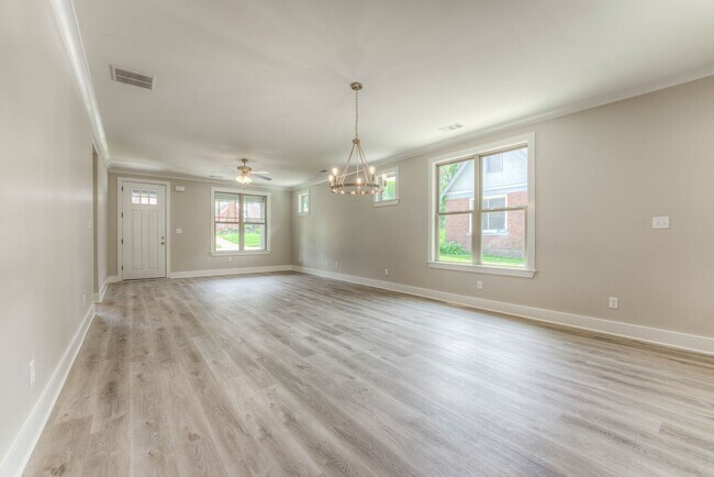Building Photo - Beautifully Updated 3BR/2BA Home with Modern Finishes & Fenced Yard