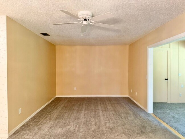 Building Photo - Orange  - 2 Bedroom, 2 Bathroom – $1,550.00