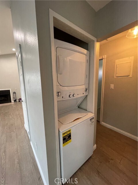 Building Photo - 208 W Olive Ave