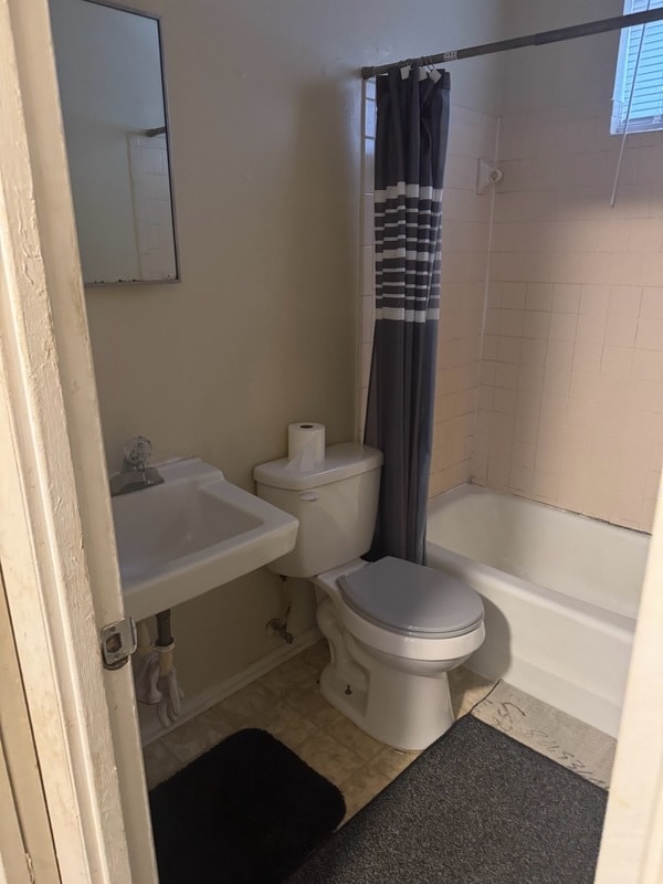 Building Photo - 415 Roxana Rd