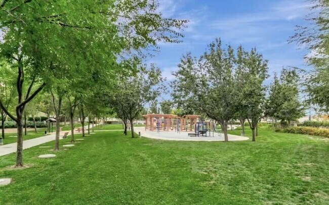 Building Photo - 600 S Abel St