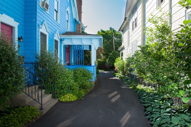 Building Photo - 63 Meigs St