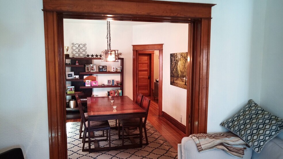 Building Photo - 2415 N Vine St