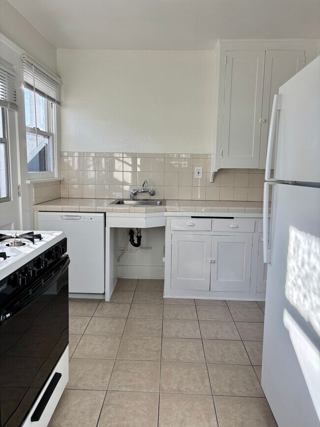 Building Photo - 28th St. / Landis