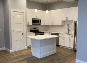 Building Photo - 391 Springfield Ave