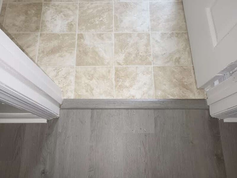 bath entry - 1002 Avenue E