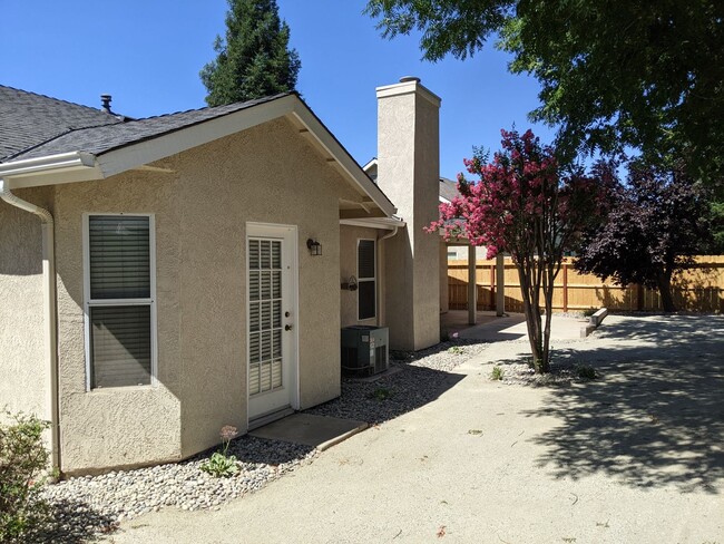 Building Photo - Wonderful home close to Clovis North and Copper River offering a large backyard, updated fixtures...