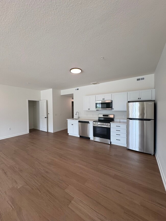 Building Photo - Park Indy: 2-Bedroom Flat