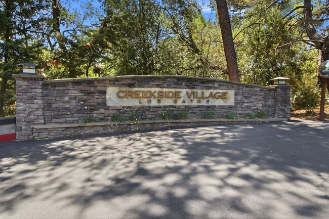 Building Photo - 136 Creekside Village Dr