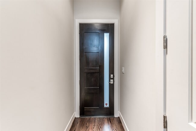 Building Photo - 1004 California St