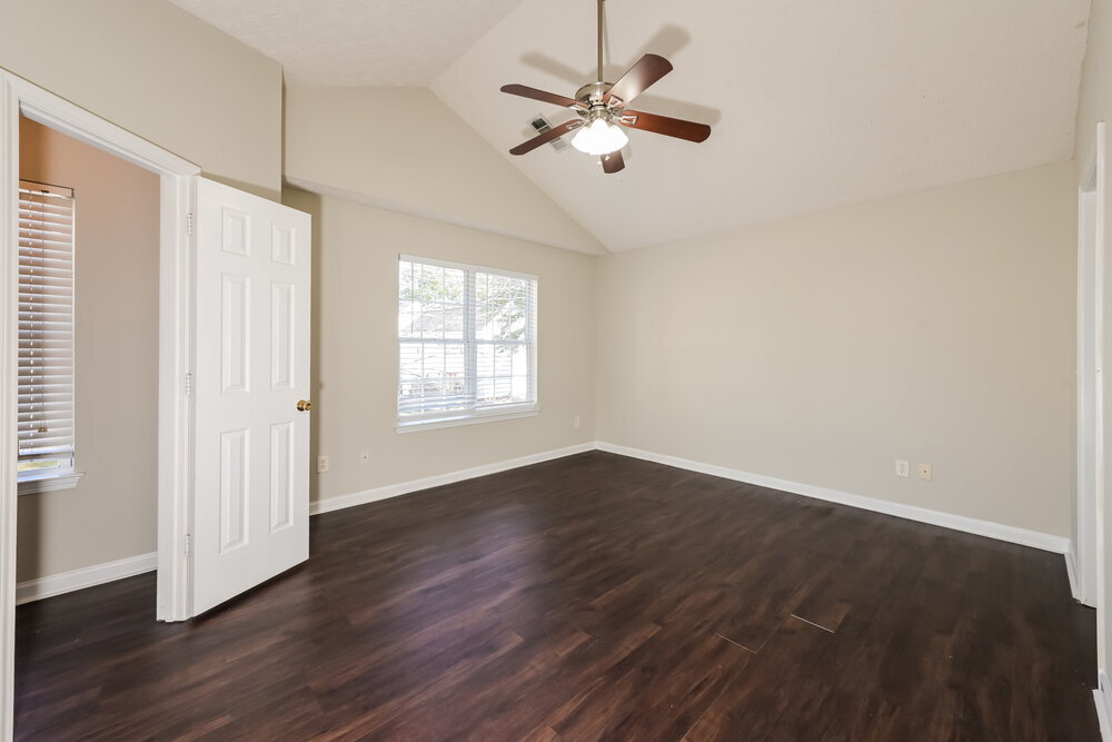 Building Photo - 86 Springbottom Dr SE