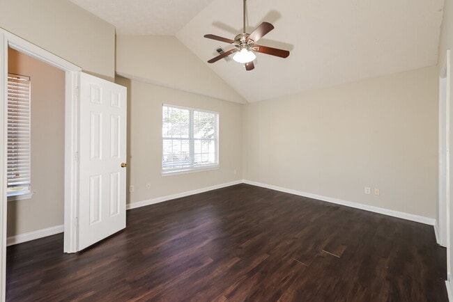 Building Photo - 86 Springbottom Dr SE