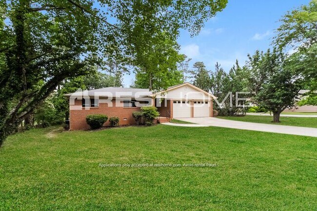 Building Photo - 4087 Essex Dr
