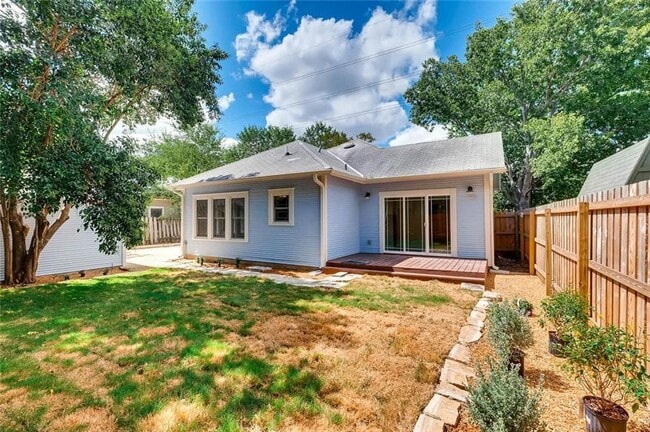 Building Photo - 811 1/2 E 38th St