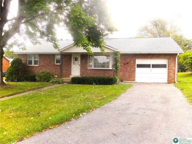 Primary Photo - 3021 Rosewood Ct