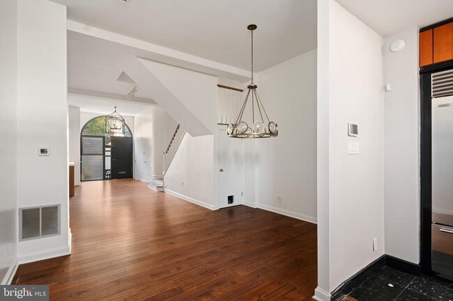 Building Photo - 317 S 18th St