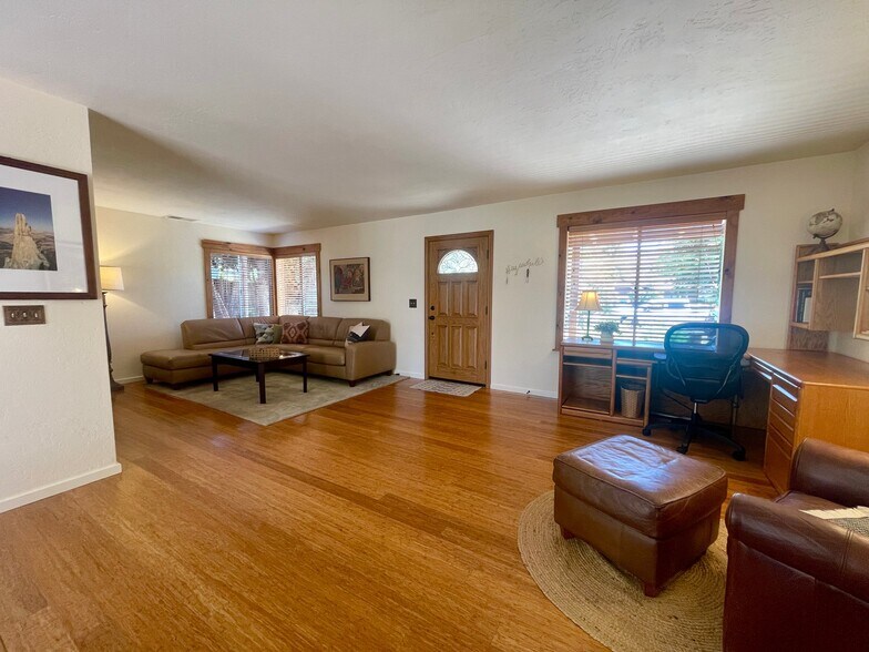 Building Photo - 13752 Woodgate Pl