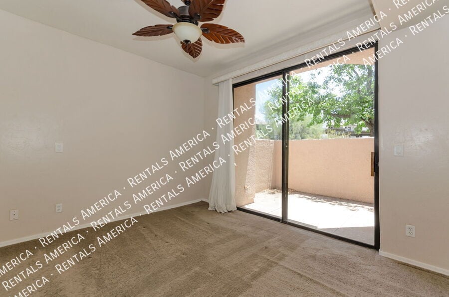 Building Photo - 5675 N Camino Esplendora