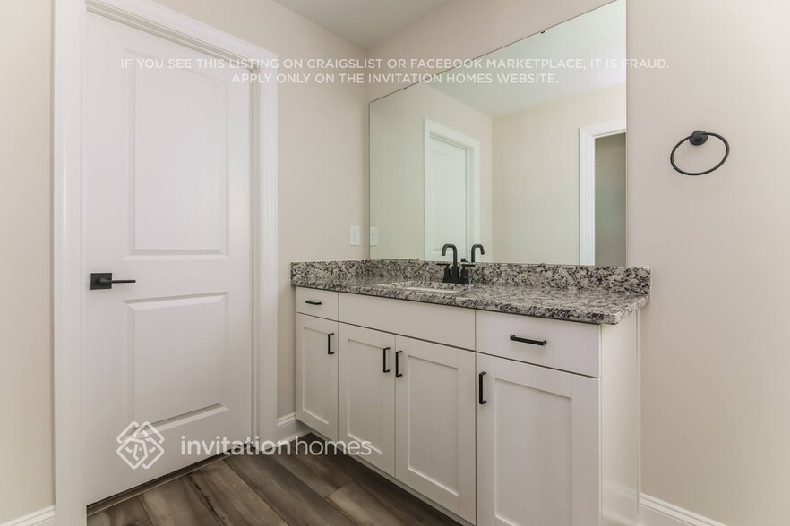 Building Photo - 508 Azalea Gaze Dr