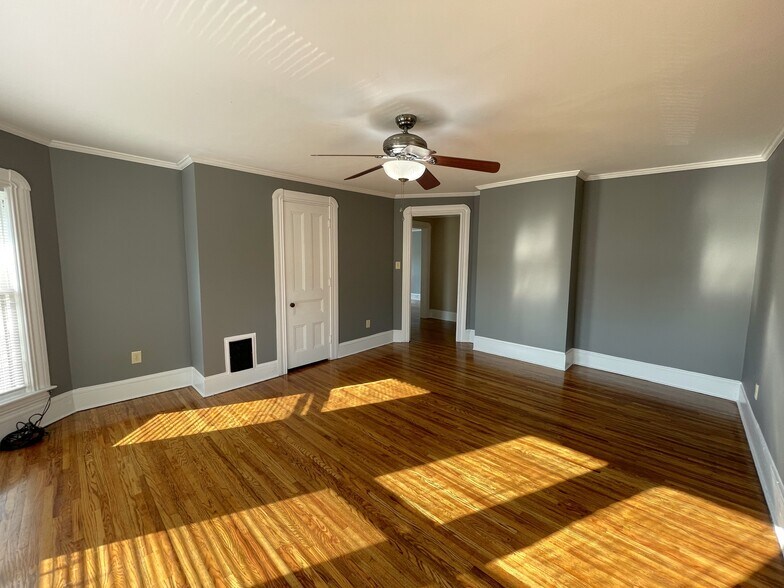 Living Room - 533 W Gray St