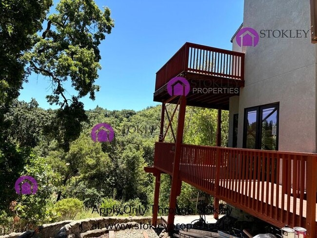 Building Photo - 712 Moraga Rd