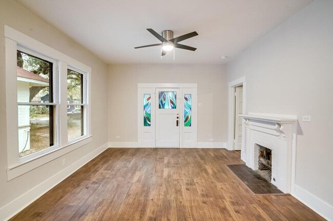 Building Photo - 804 Theresa Ave