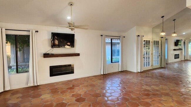 Building Photo - Two bedroom, two bath on the 15th fairway