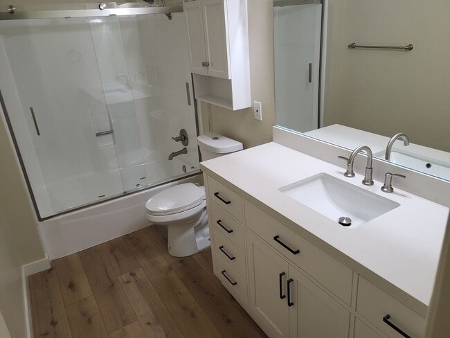 Building Photo - 4392 Green Ave