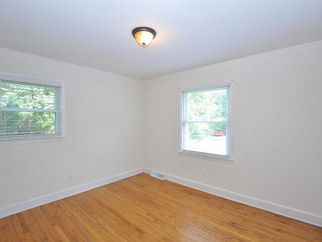 Building Photo - 7323 Idlewild Rd, Charlotte, NC 28212