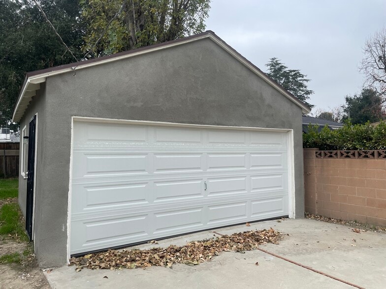 Building Photo - 17221 Kittridge St