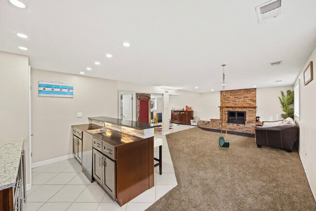 Building Photo - 641 Woods St