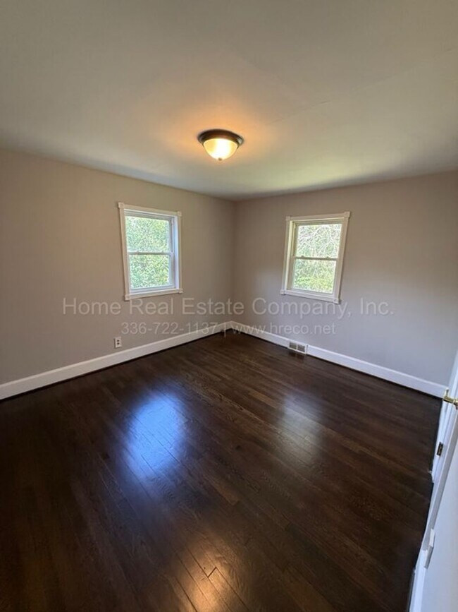 Building Photo - 1125 Bolton St