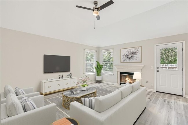 Building Photo - 102 Evergreen Cir