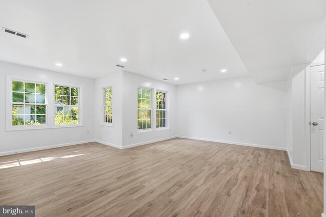 Building Photo - 104 Hazel Dr