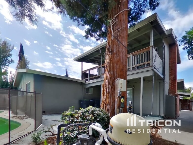 Building Photo - 1724 Hemlock St