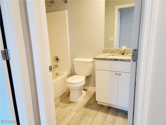 Building Photo - 2210 Haviland Ave S